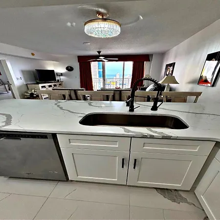 Wyndham Ocean Walk: Deluxe Oceanview Jacuzzi Condo in Daytona